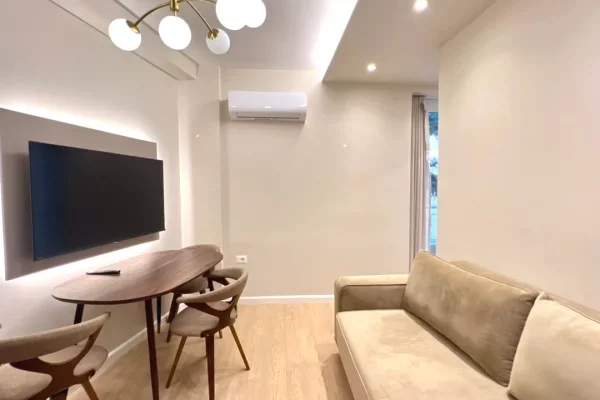 Tirane, jepet me qera apartament 1+1+Ballkon Kati 2, 50 m² 450 € (Materniteti I ri)
