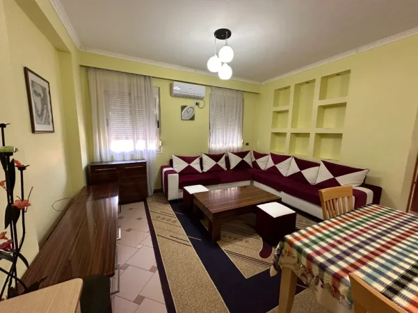 Tirane, jepet me qera apartament 1+1+Aneks Kati 1, 100 m² 680 € 