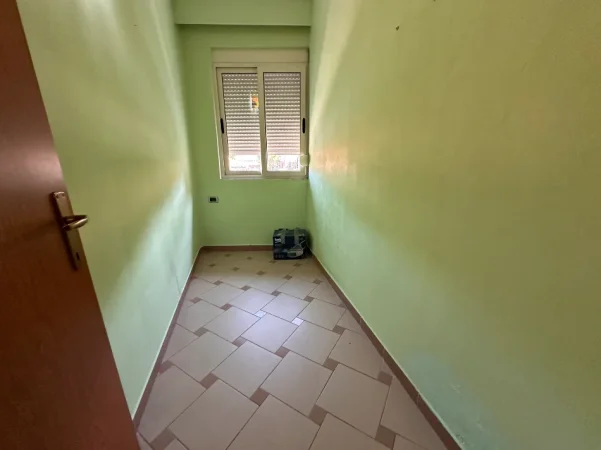 Tirane, jepet me qera apartament 1+1+Aneks Kati 1, 100 m² 680 € 