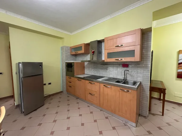 Tirane, jepet me qera apartament 1+1+Aneks Kati 1, 100 m² 680 € 