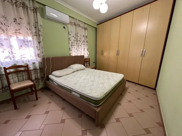 Tirane, jepet me qera apartament 1+1+Aneks Kati 1, 100 m² 680 € 