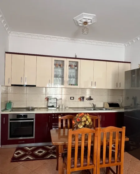 Tirane, jepet me qera apartament 2+1+Ballkon Kati 2, 90 m² 450 € (Bulevardi I ri /siri kodra)