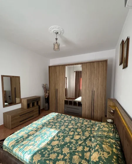 Tirane, jepet me qera apartament 2+1+Ballkon Kati 2, 90 m² 450 € (Bulevardi I ri /siri kodra)