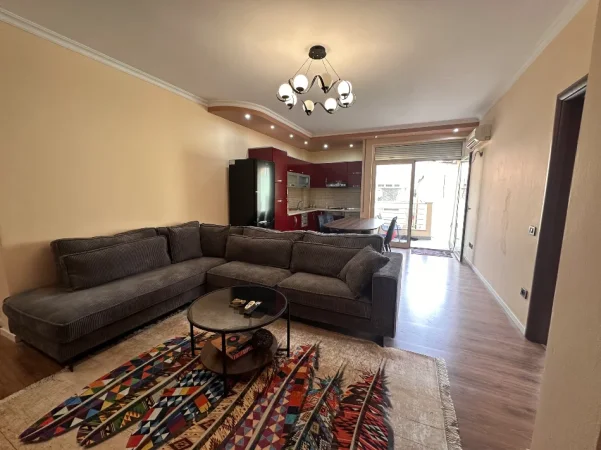 Durres, jepet me qera apartament 1+1+Ballkon Kati 3, 80 m² 680 € (Rruga tefta tashko Koco prane kom.nr1)