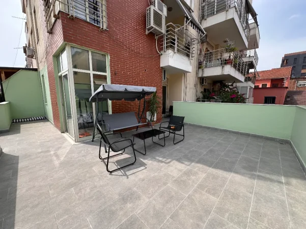 Durres, jepet me qera apartament 1+1+Ballkon Kati 3, 80 m² 680 € (Rruga tefta tashko Koco prane kom.nr1)