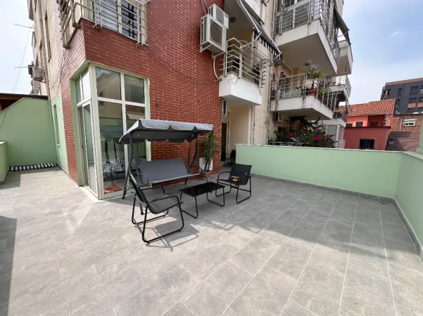 Durres, jepet me qera apartament 1+1+Ballkon Kati 3, 80 m² 680 € (Rruga tefta tashko Koco prane kom.nr1)