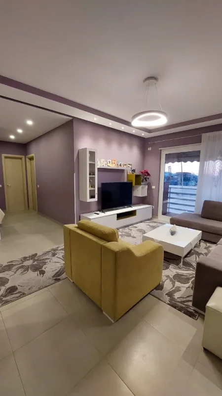 Tirane, jepet me qera apartament 2+1+Ballkon Kati 4, 80 m² 600 € (Elbasanit)