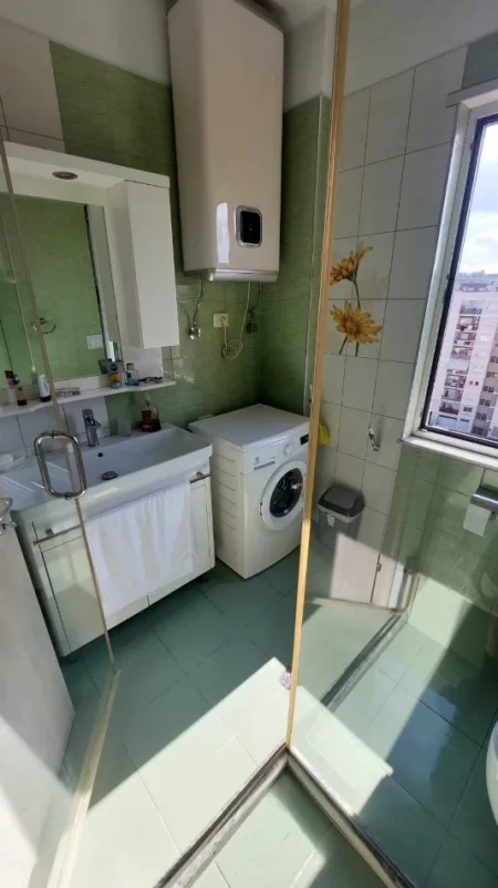 Tirane, jepet me qera apartament 2+1+Ballkon Kati 4, 80 m² 600 € (Elbasanit)