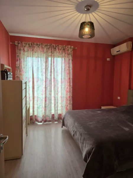 Tirane, jepet me qera apartament 2+1+Ballkon Kati 4, 80 m² 600 € (Elbasanit)