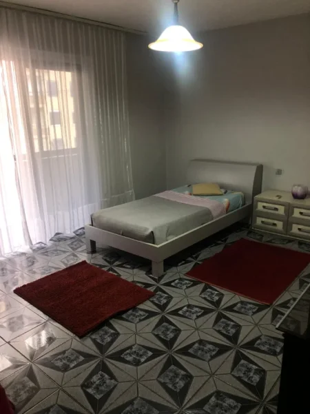 Tirane, jepet me qera apartament 2+1 Kati 5, 580 € (21 Dhjetori)