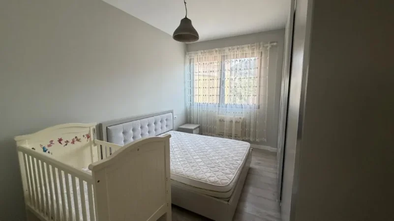 Tirane, jepet me qera apartament 2+1+Ballkon Kati 4, 100 m² 680 € (Liqeni i Thate)