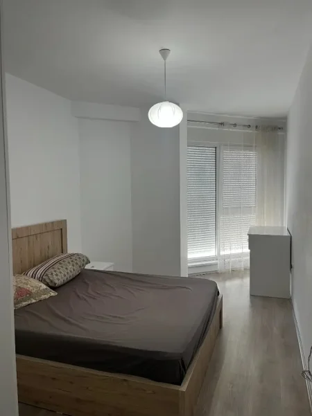 Tirane, jepet me qera apartament 2+1 Kati 4, 550 € (Kompleksi Kontakt)