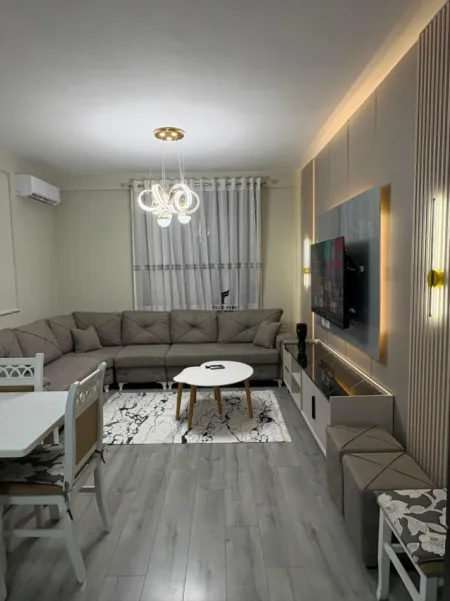 Tirane, jepet me qera apartament 2+1 Kati 3, 110 m² 700 € (YZBERISHT)
