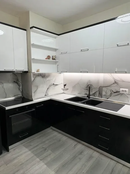 Tirane, jepet me qera apartament 2+1 Kati 3, 110 m² 700 € (YZBERISHT)