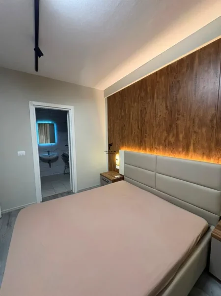 Tirane, jepet me qera apartament 2+1 Kati 3, 110 m² 700 € (YZBERISHT)