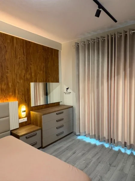 Tirane, jepet me qera apartament 2+1 Kati 3, 110 m² 700 € (YZBERISHT)