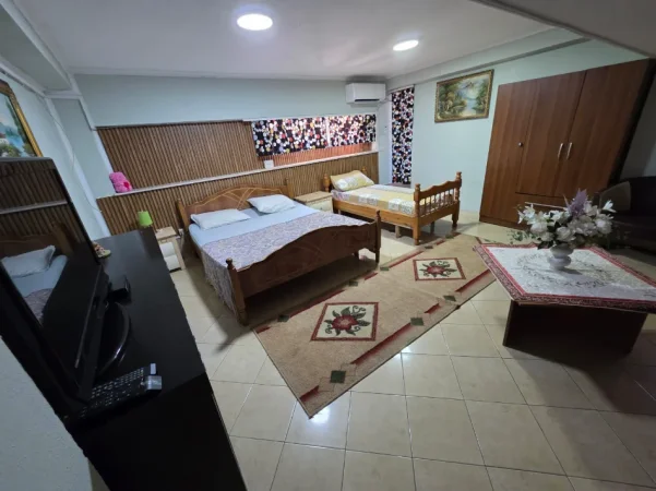 Tirane, jepet me qera apartament 1+1 Kati 1, 70 m² 450 € 