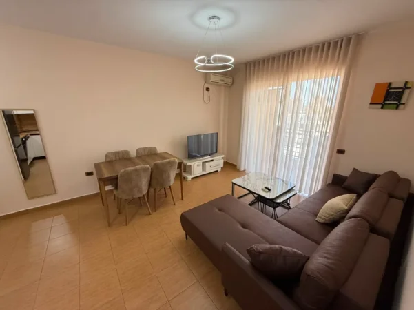 Tirane, jepet me qera apartament 1+1 Kati 4, 80 m² 550 € (Laprake)
