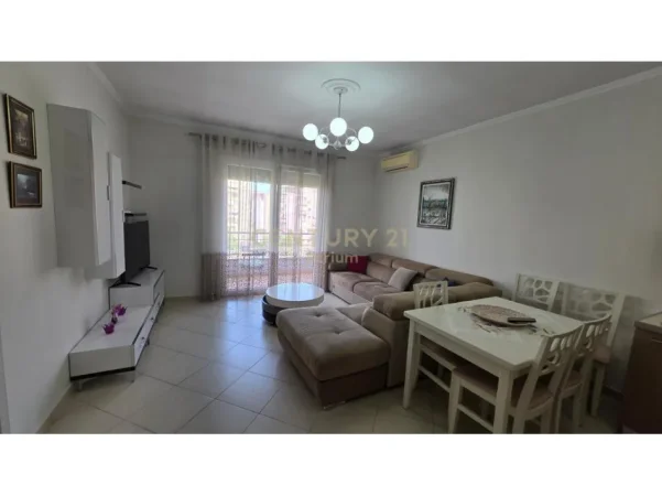 Tirane, jepet me qera apartament 1+1 Kati 7, 70 m² 650 € (Materniteti te Ri)