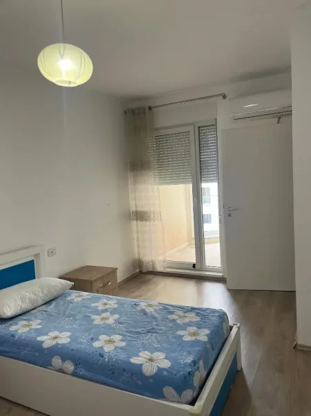 Tirane, jepet me qera apartament 2+1 Kati 4, 105 m² 550 € (Frigoriferi)