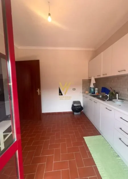 Tirane, jepet me qera apartament 1+1+Ballkon Kati 5, 110 m² 420 € (YZBERISHT)