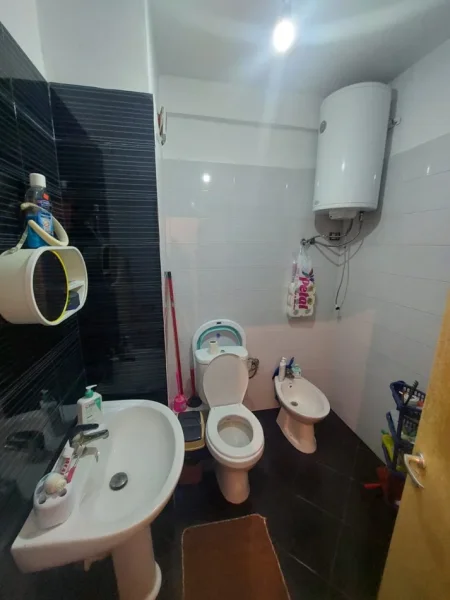 Tirane, jepet me qera apartament 2+1 Kati 7, 80 m² 470 € (American Hospital 3)