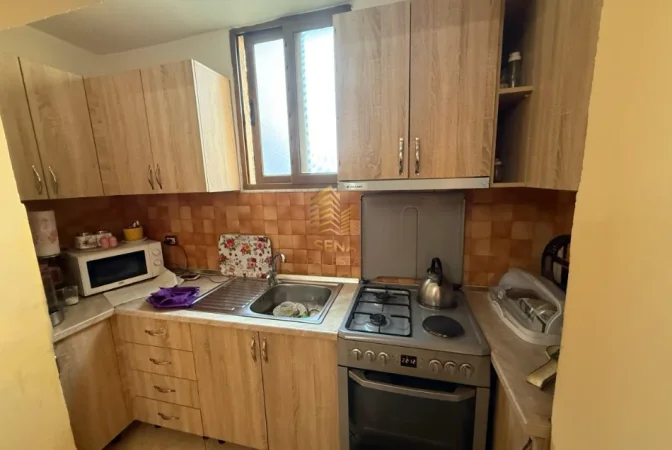 Tirane, jepet me qera apartament 1+1+Ballkon Kati 3, 60 m² 450 € (Rruga Bardhyl)