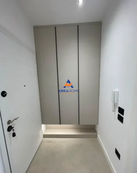 Tirane, jepet me qera apartament 1+1+Ballkon Kati 8, 70 m² 859 € 
