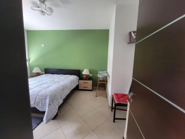 Tirane, jepet me qera apartament 1+1 Kati 3, 70 m² 500 € (Ali Demi)