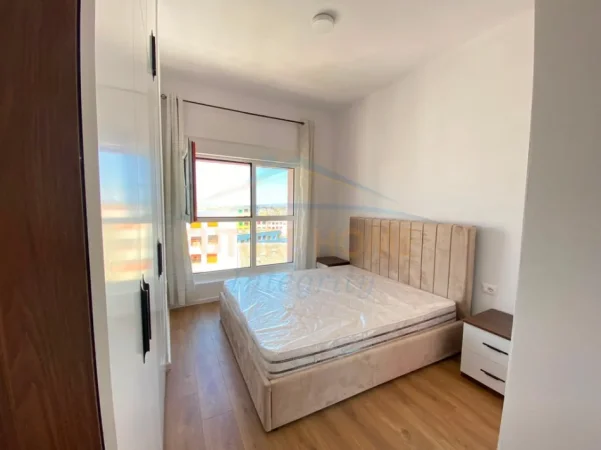 Tirane, jepet me qera apartament 2+1+Ballkon Kati 8, 74 m² 600 € (Kompleksi Kadiu)
