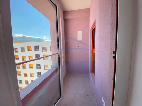 Tirane, jepet me qera apartament 2+1+Ballkon Kati 8, 74 m² 600 € (Kompleksi Kadiu)