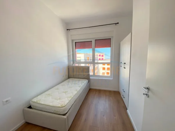 Tirane, jepet me qera apartament 2+1+Ballkon Kati 8, 74 m² 600 € (Kompleksi Kadiu)
