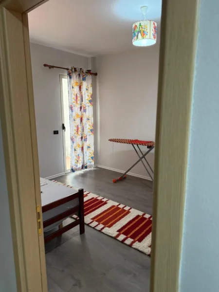 Tirane, jepet me qera apartament 2+1 Kati 5, 100 m² 500 € (Liqeni i Thatë)