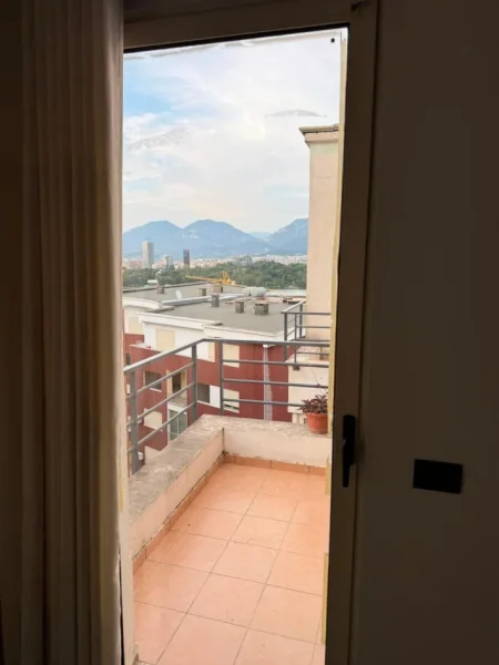 Tirane, jepet me qera apartament 2+1 Kati 5, 100 m² 500 € (Liqeni i Thatë)