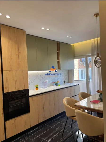 Tirane, jepet me qera apartament 2+1+Ballkon Kati 2, 80 m² 1.074 € 
