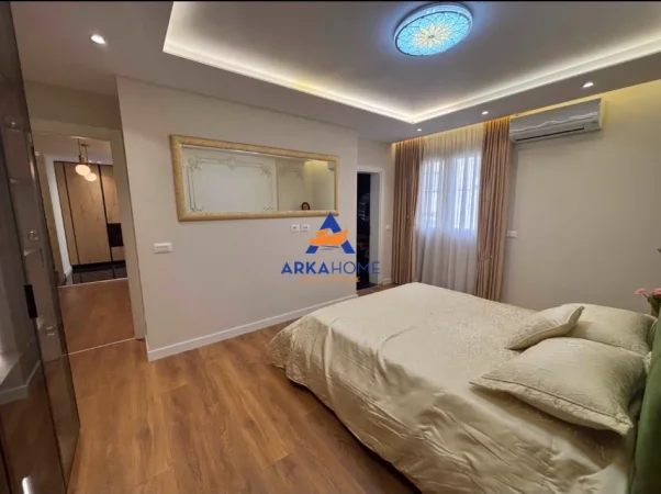 Tirane, jepet me qera apartament 2+1+Ballkon Kati 2, 80 m² 1.074 € 
