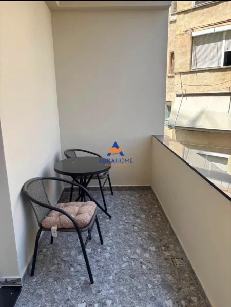 Tirane, jepet me qera apartament 2+1+Ballkon Kati 2, 80 m² 1.074 € 