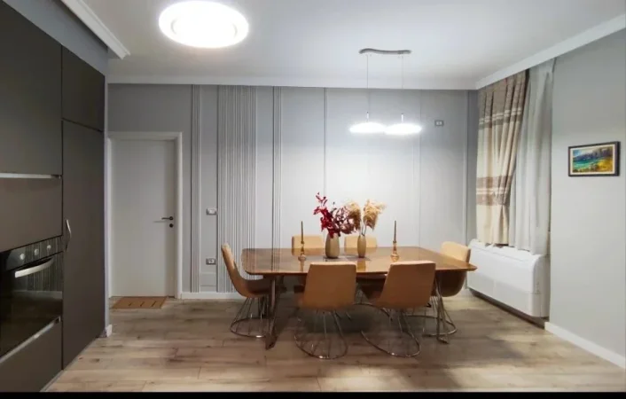 Tirane, jepet me qera apartament 2+1 Kati 1, 85 m² 620 € (Selite)