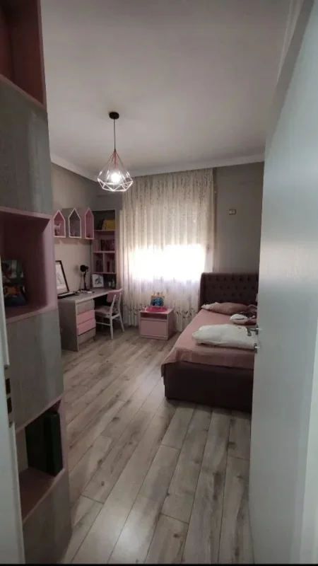 Tirane, jepet me qera apartament 2+1 Kati 1, 85 m² 620 € (Selite)