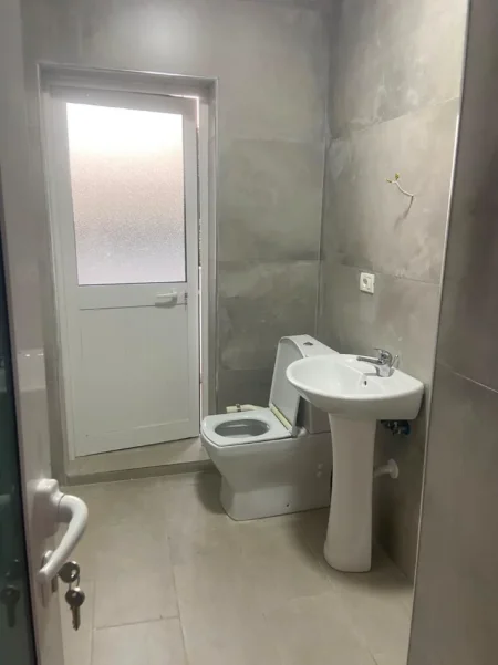 Tirane, jepet me qera zyre Kati 2, 50 m² 650 € 