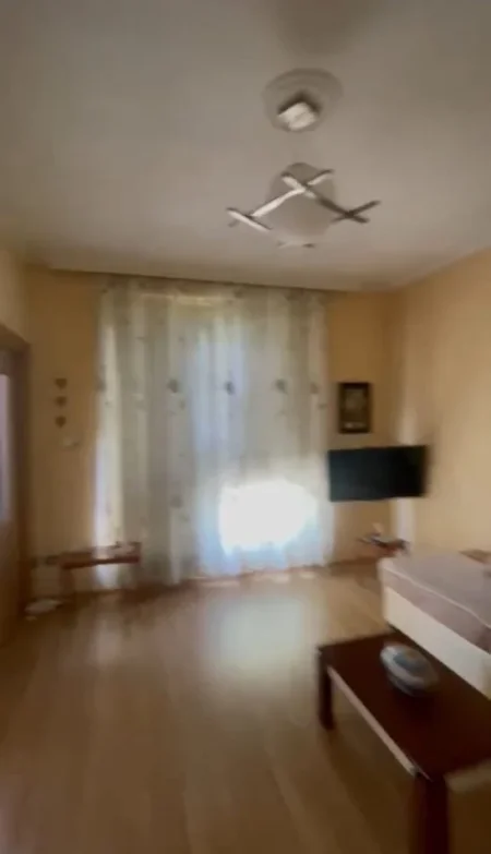 Tirane, jepet me qera apartament 1+1 Kati 4, 72 m² 500 € (Rruga e Durrësit)