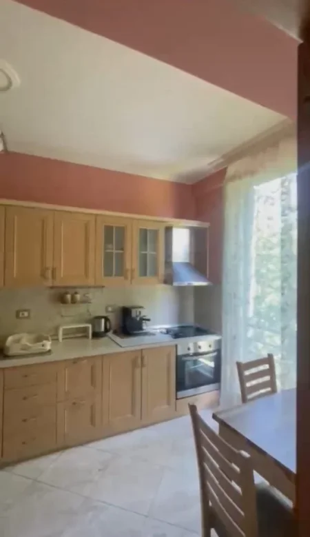Tirane, jepet me qera apartament 1+1 Kati 4, 72 m² 500 € (Rruga e Durrësit)