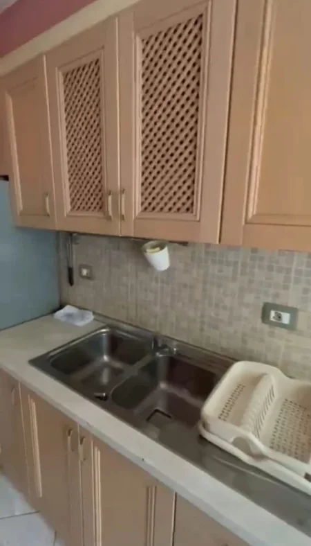 Tirane, jepet me qera apartament 1+1 Kati 4, 72 m² 500 € (Rruga e Durrësit)