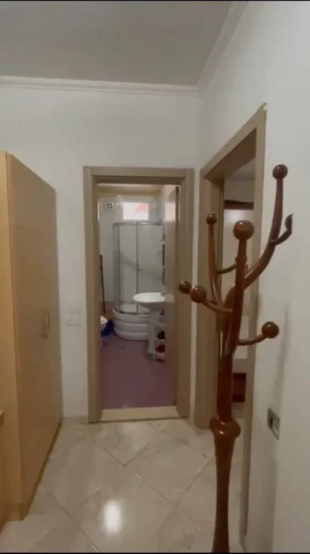 Tirane, jepet me qera apartament 1+1 Kati 4, 72 m² 500 € (Rruga e Durrësit)