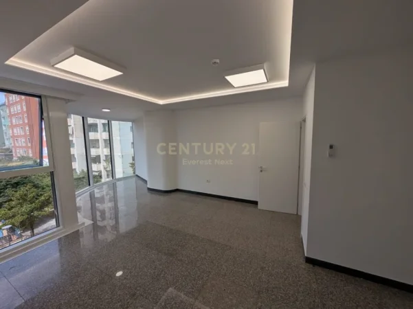Tirane, jepet me qera zyre Kati 4, 86 m² 1.600 € (Bllok)