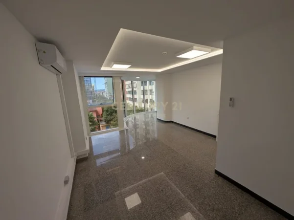 Tirane, jepet me qera zyre Kati 4, 86 m² 1.600 € (Bllok)