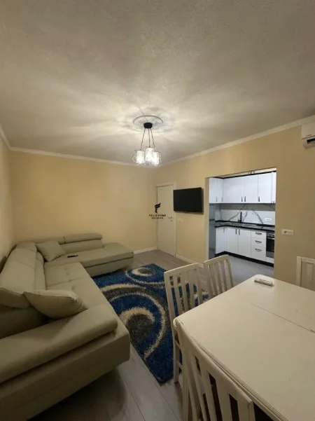 Tirane, jepet me qera apartament 1+1 Kati 4, 65 m² 450 € (BRRYLI)