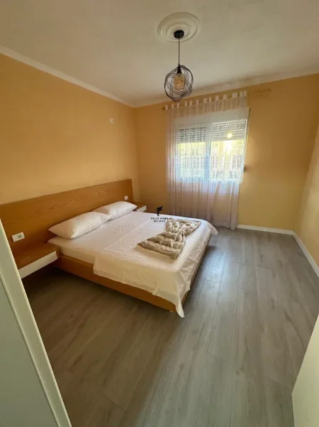 Tirane, jepet me qera apartament 1+1 Kati 4, 65 m² 450 € (BRRYLI)