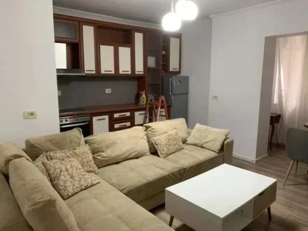 Tirane, jepet me qera apartament 1+1 Kati 2, 65 m² 400 € (Ali Demi)