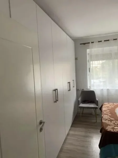 Tirane, jepet me qera apartament 1+1 Kati 2, 65 m² 400 € (Ali Demi)